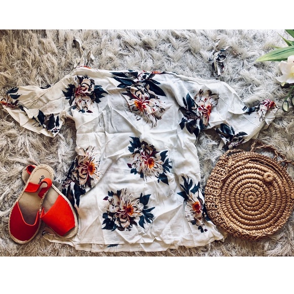 NWT Floral Blouse - Picture 2 of 8